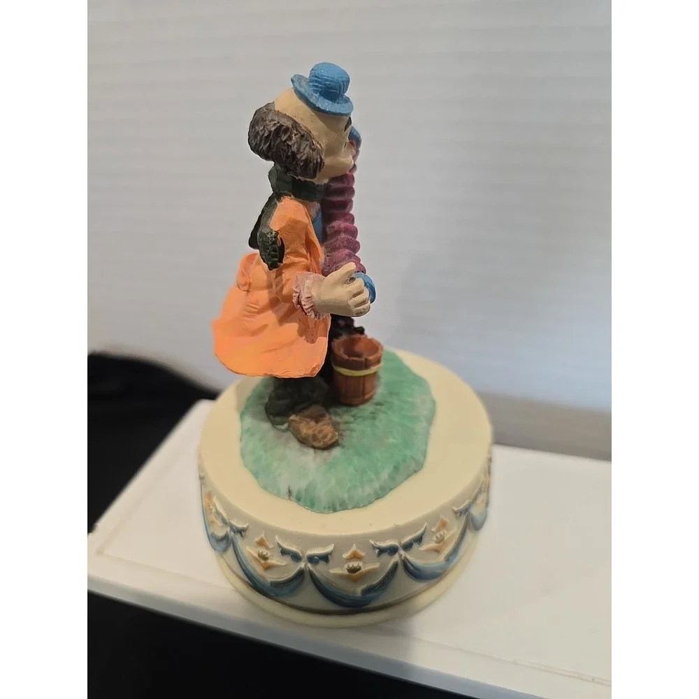 Vintage 1980's DAVAR Revolving Musical Clown w/ Accordion & Cat‎ – Taiwan